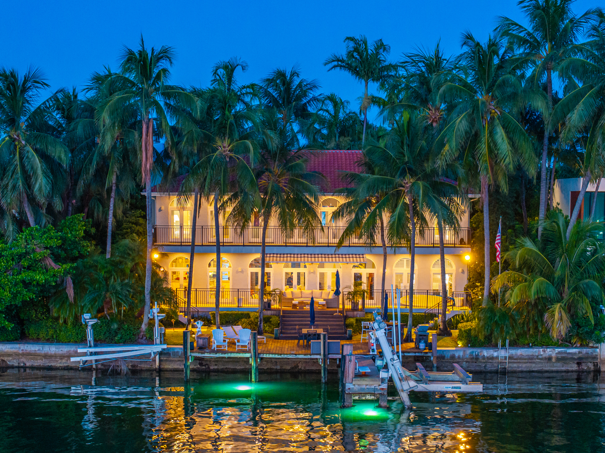 814 W Di Lido Drive waterfront estate at twilight