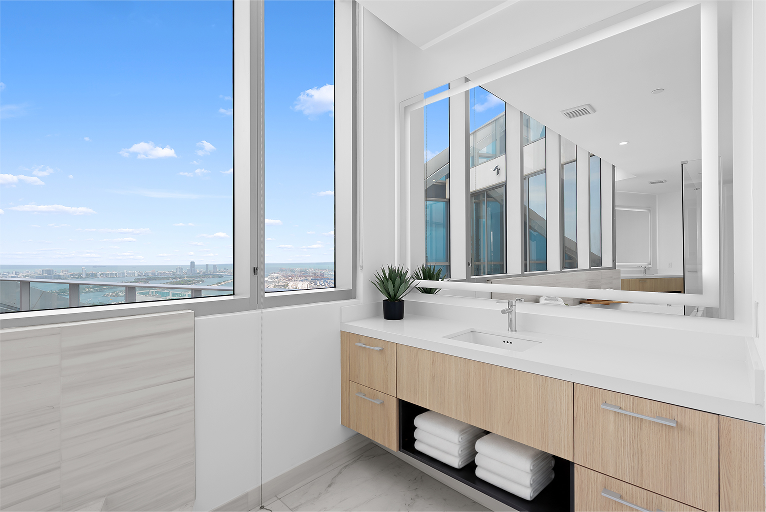 Paramount World Center Unit 5700 photo 17